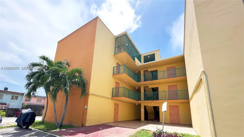 666 W 81st St #303 Hialeah, FL 33014