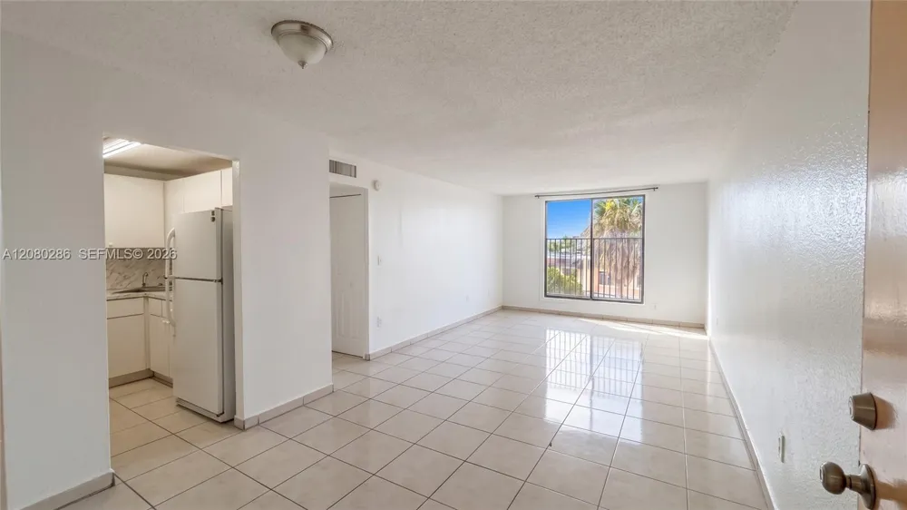 666 W 81st St #303 Hialeah, FL 33014