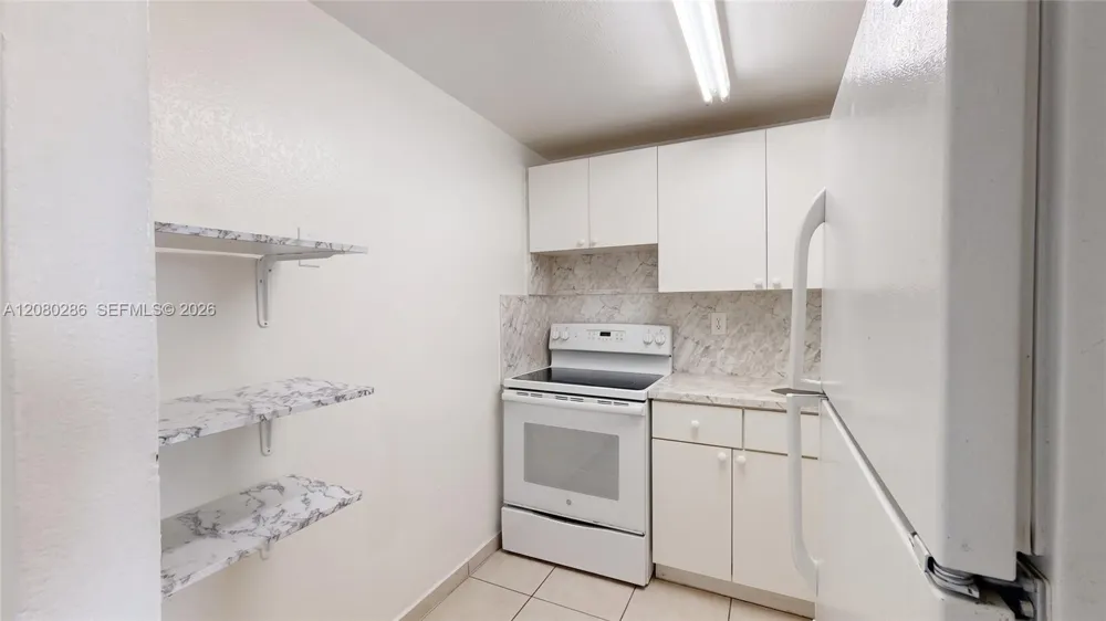 666 W 81st St #303 Hialeah, FL 33014