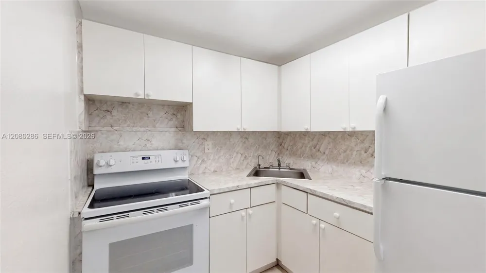 666 W 81st St #303 Hialeah, FL 33014