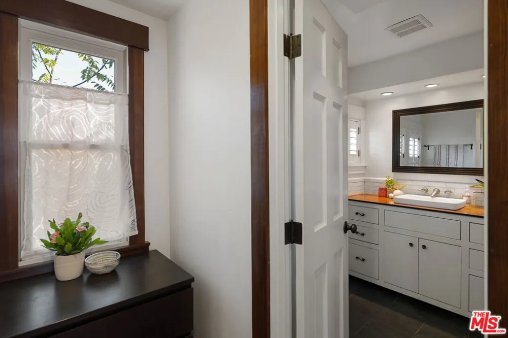 1633 Lemoyne Street Los Angeles, CA 90026
