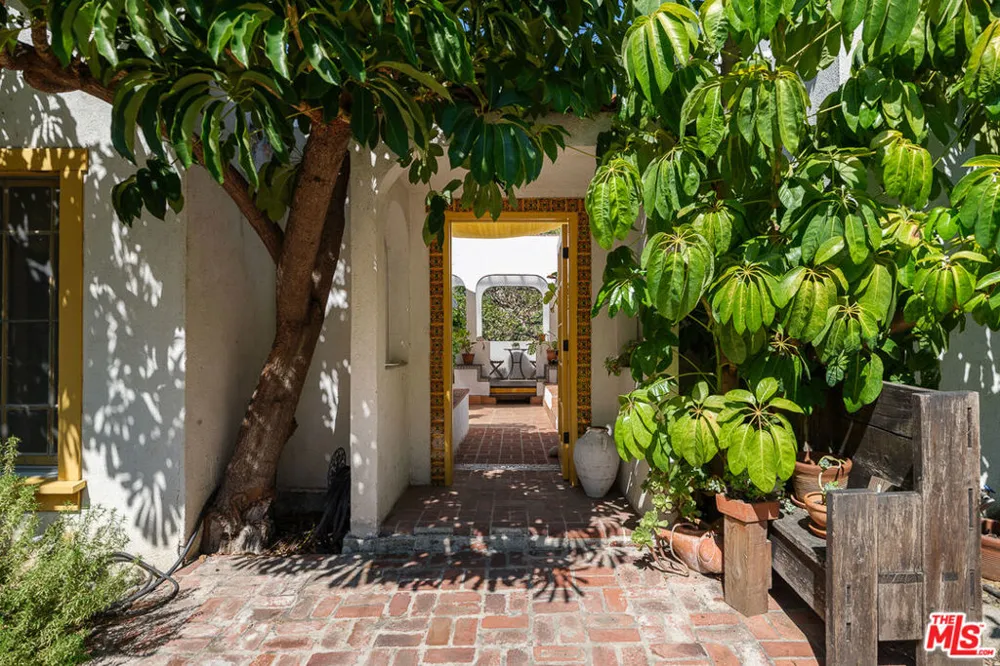 1633 Lemoyne Street Los Angeles, CA 90026