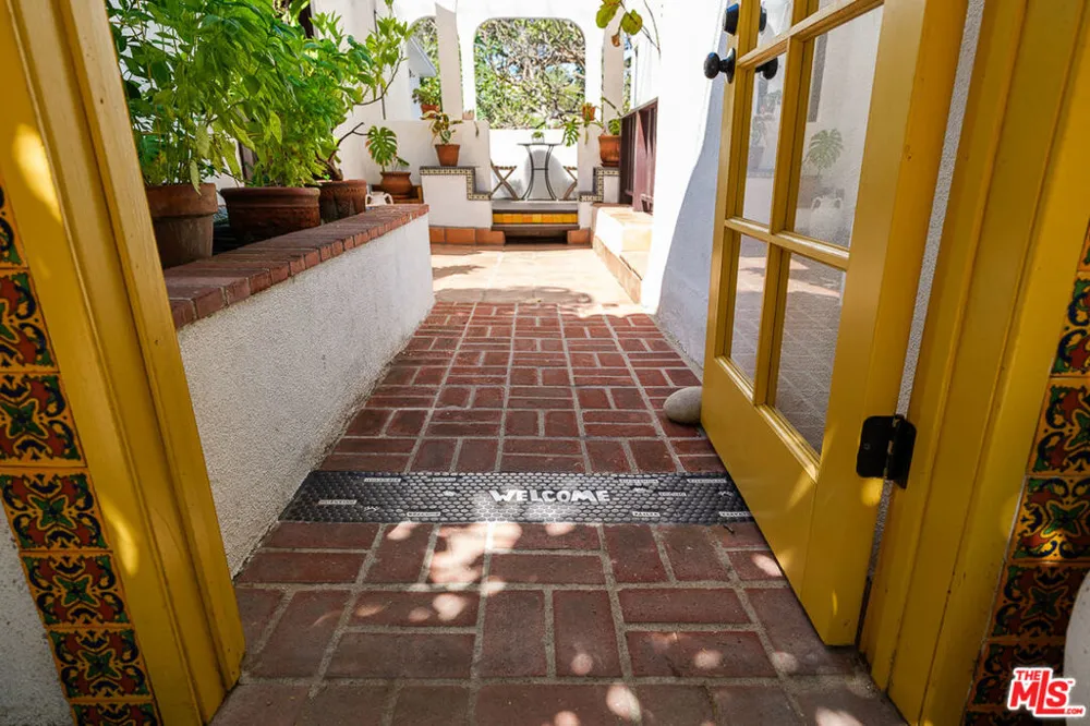1633 Lemoyne Street Los Angeles, CA 90026