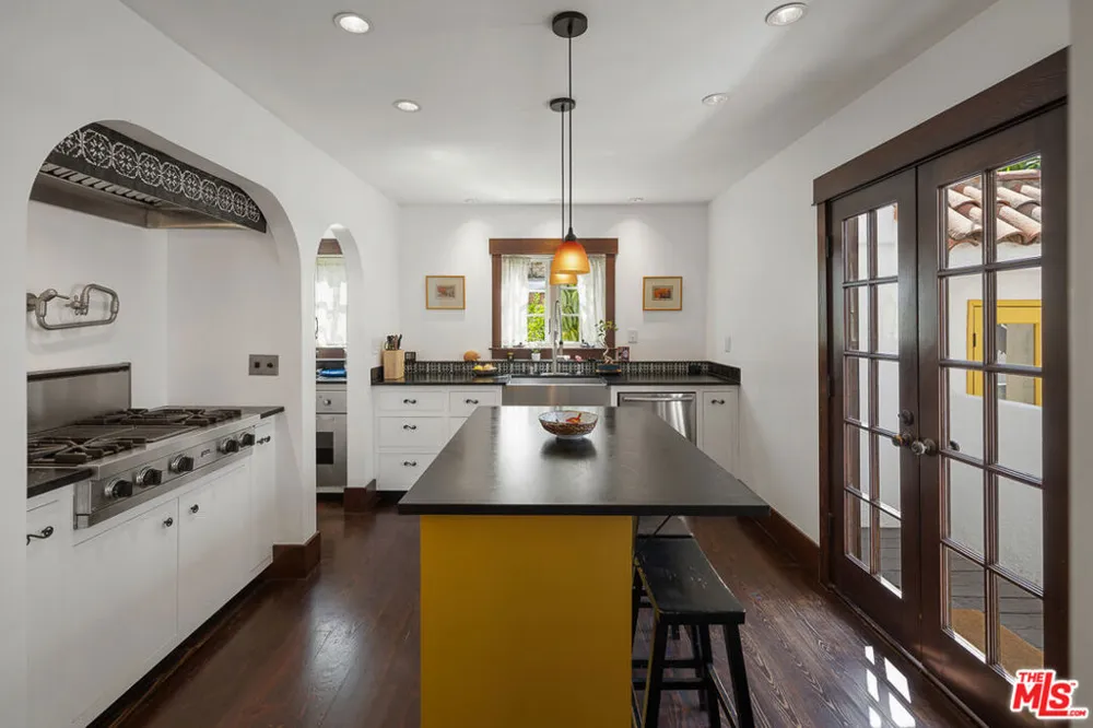 1633 Lemoyne Street Los Angeles, CA 90026
