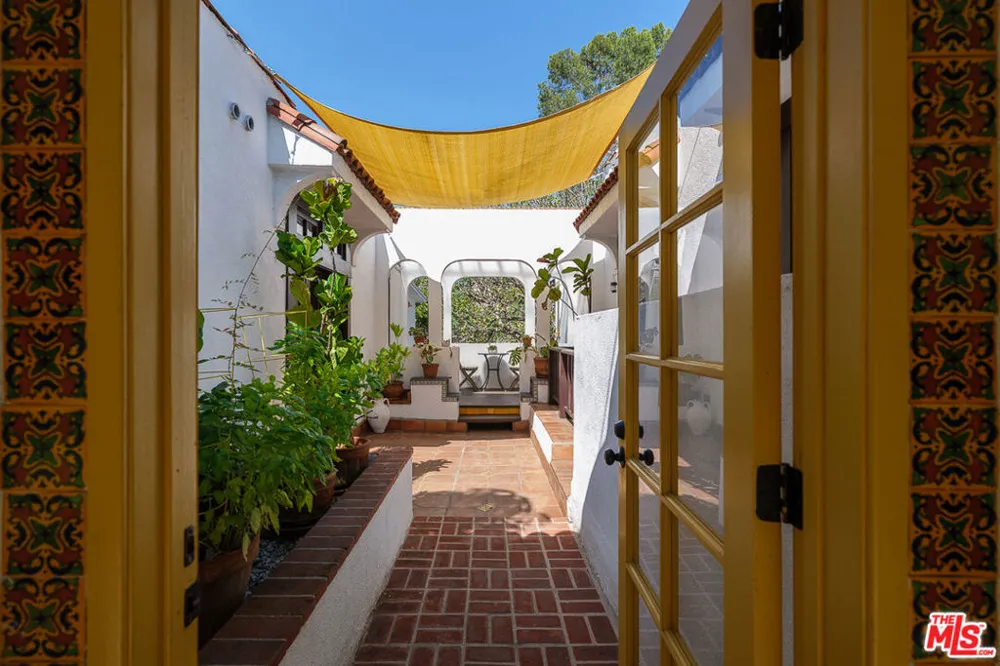 1633 Lemoyne Street Los Angeles, CA 90026