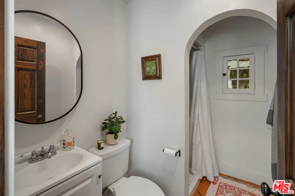 1633 Lemoyne Street Los Angeles, CA 90026