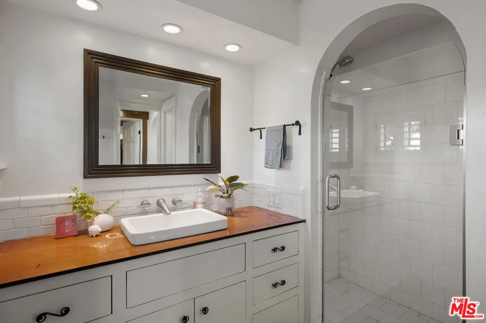 1633 Lemoyne Street Los Angeles, CA 90026