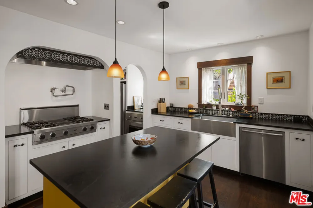 1633 Lemoyne Street Los Angeles, CA 90026
