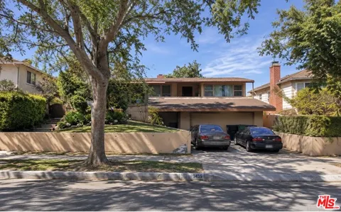 3435 W 84th Place