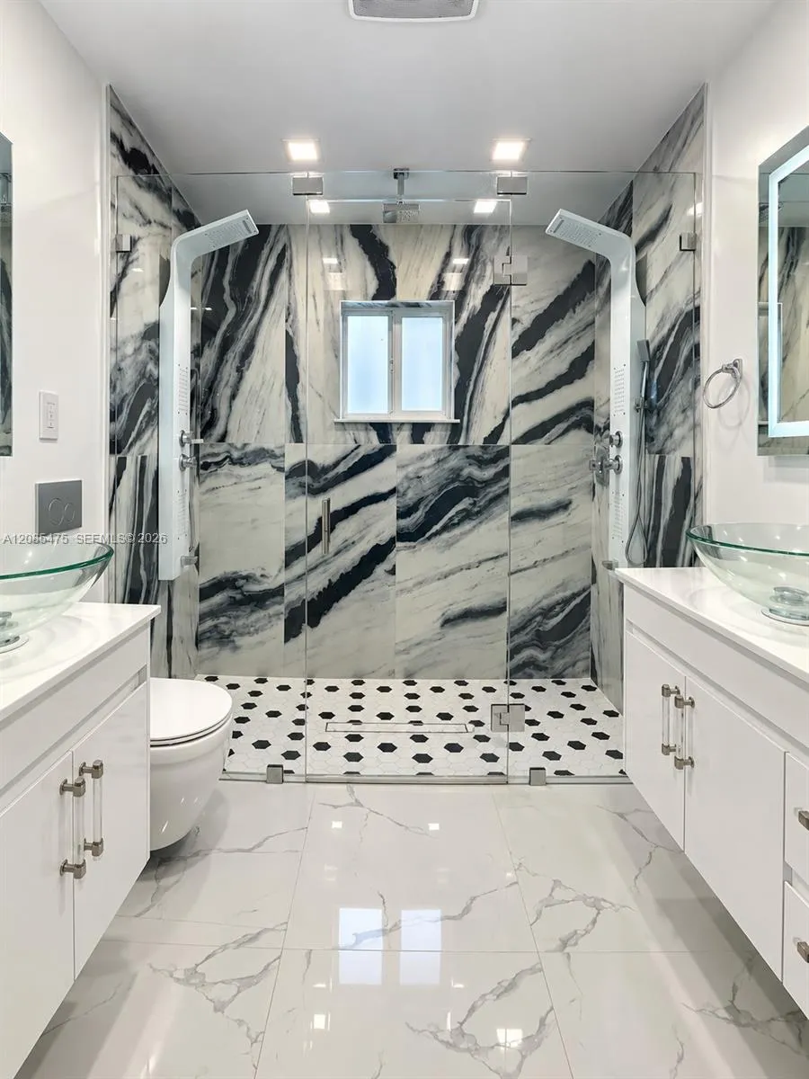 871 SE 4th Pl Hialeah, FL 33010
