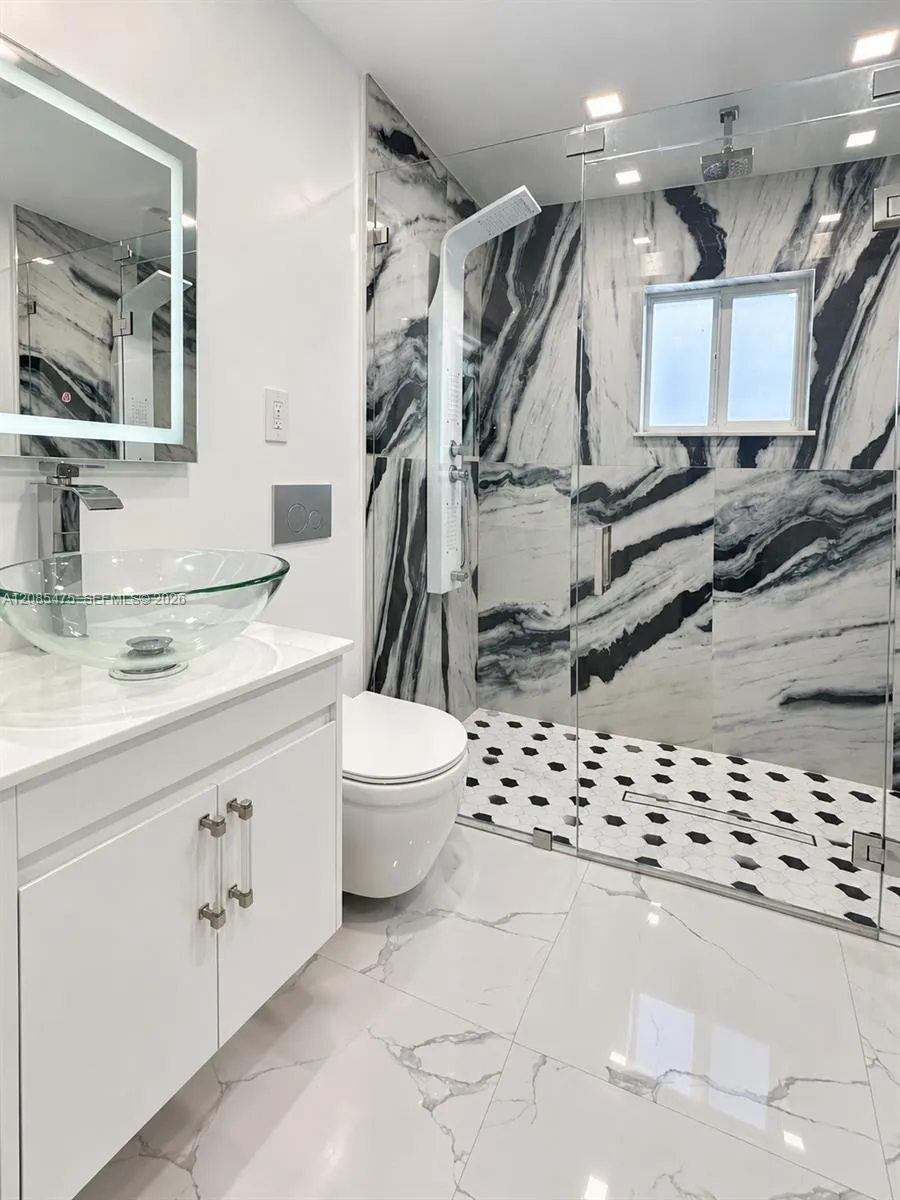 871 SE 4th Pl Hialeah, FL 33010