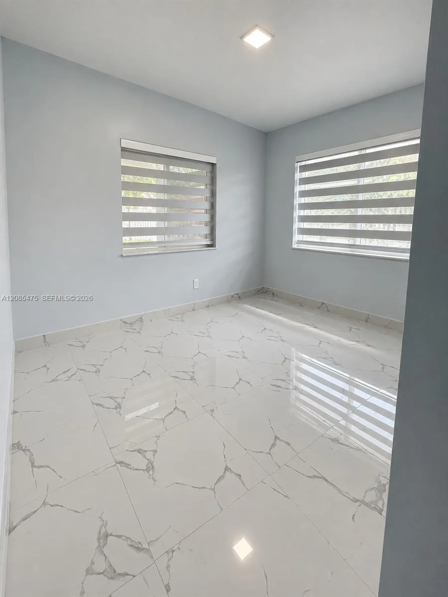 871 SE 4th Pl Hialeah, FL 33010