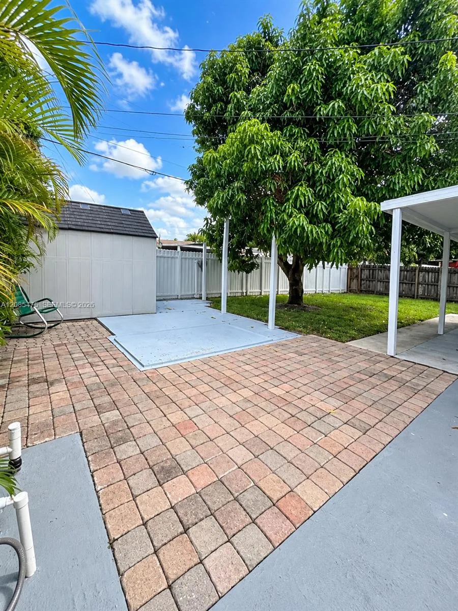 871 SE 4th Pl Hialeah, FL 33010