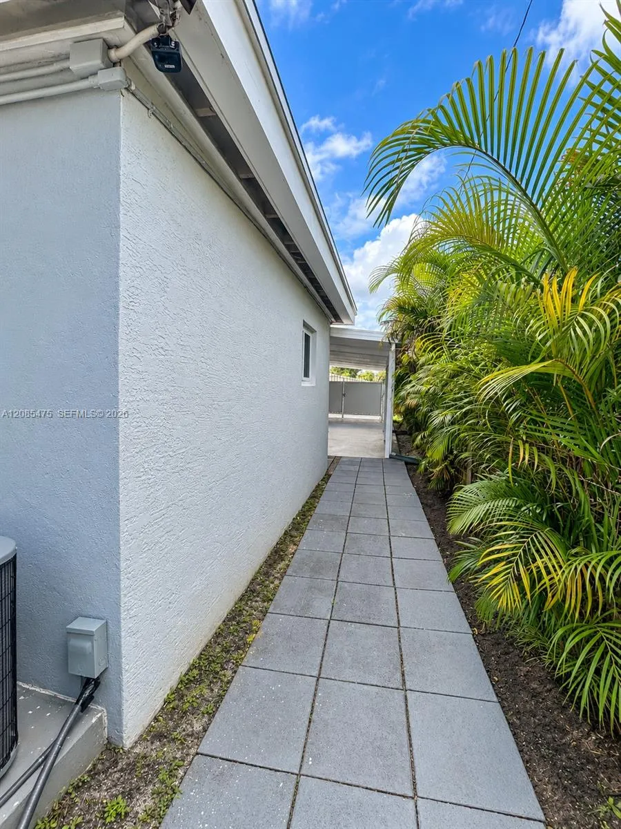 871 SE 4th Pl Hialeah, FL 33010
