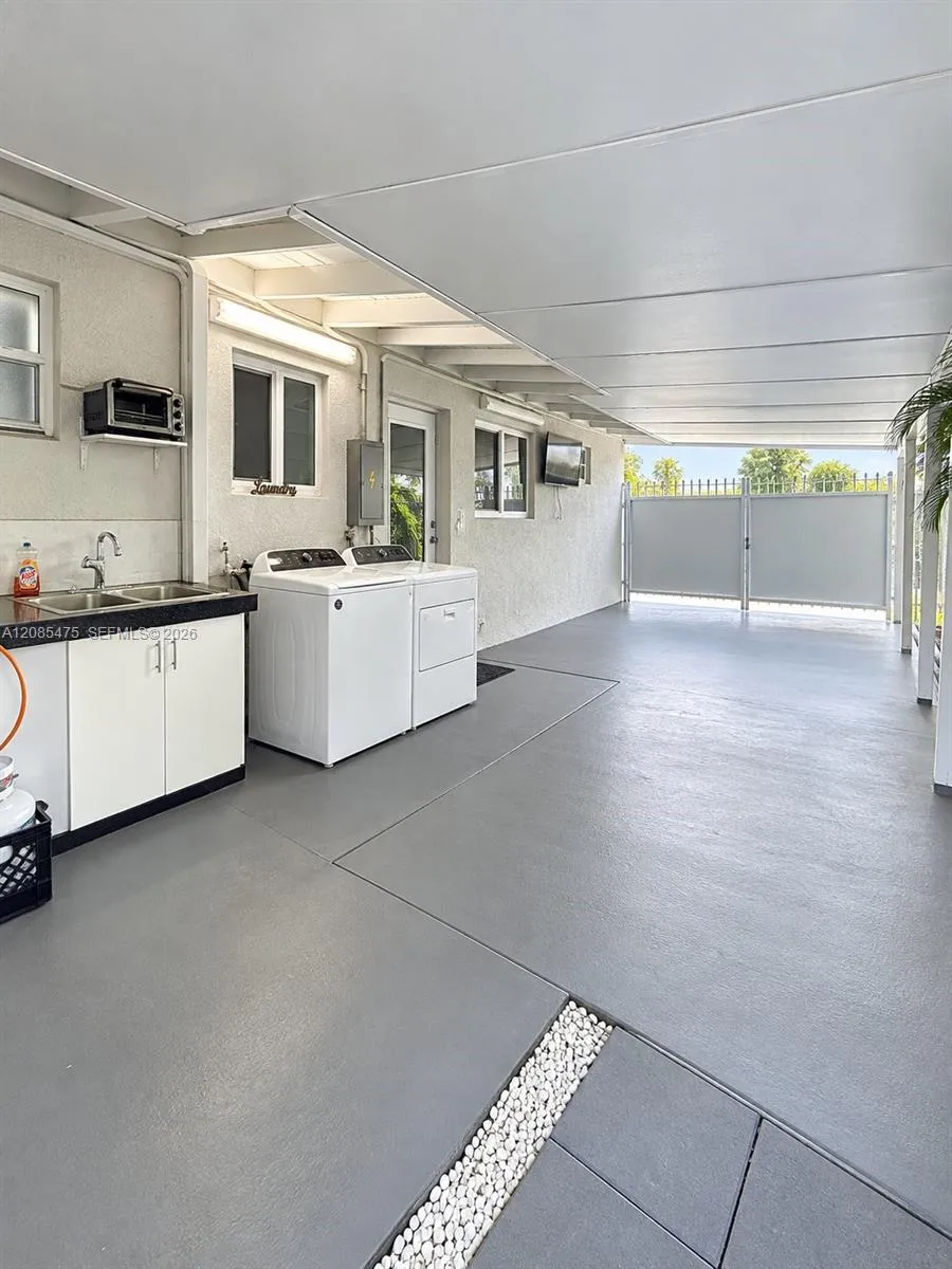 871 SE 4th Pl Hialeah, FL 33010