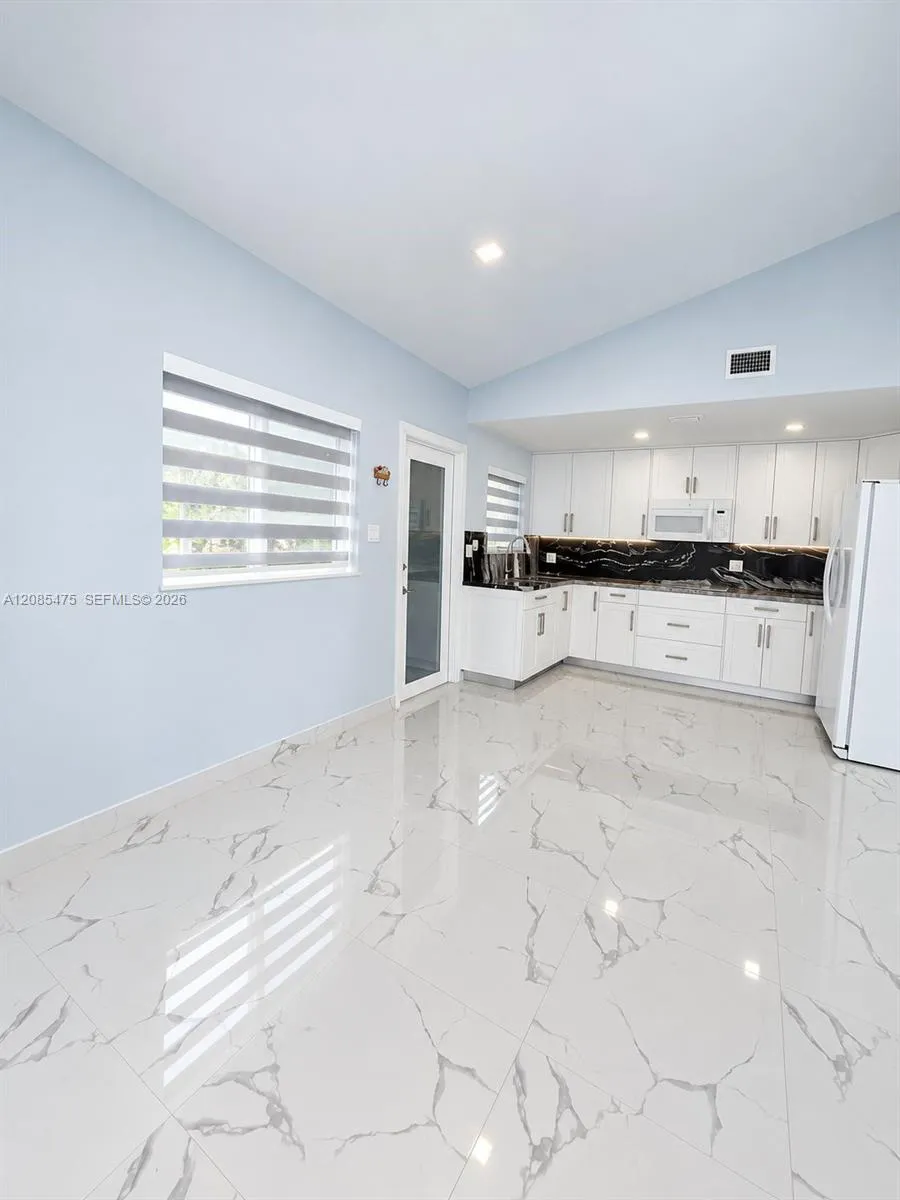 871 SE 4th Pl Hialeah, FL 33010