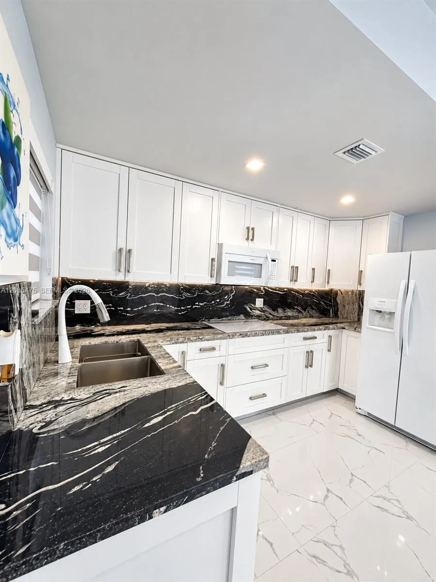 871 SE 4th Pl Hialeah, FL 33010