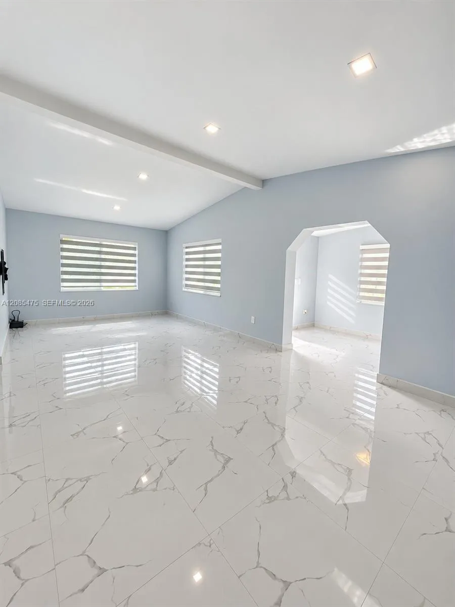 871 SE 4th Pl Hialeah, FL 33010
