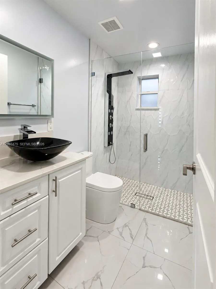 871 SE 4th Pl Hialeah, FL 33010