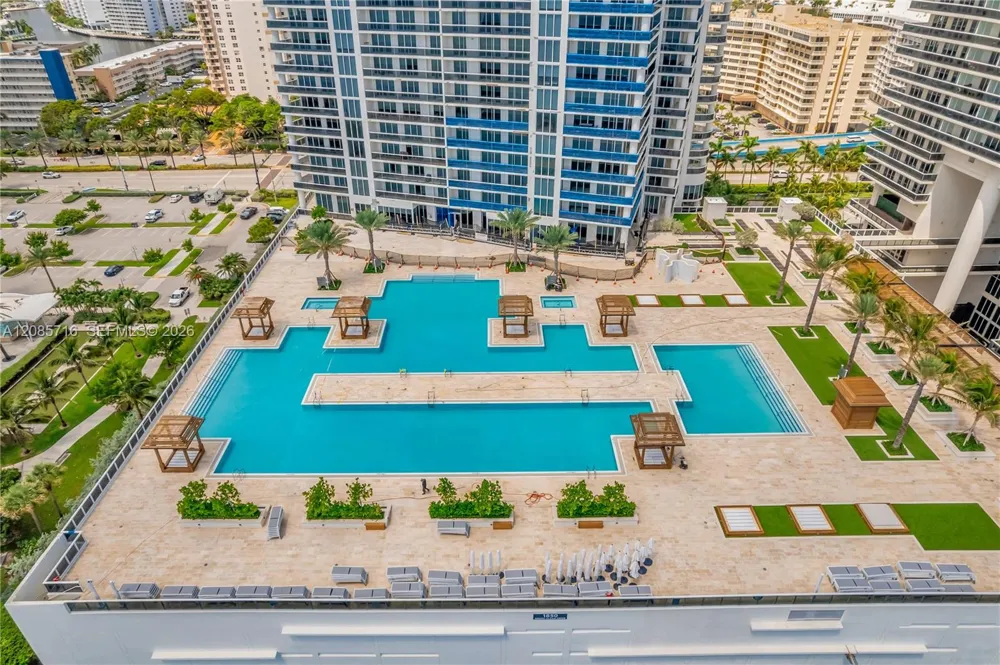 1850 S Ocean Dr #706 Hallandale Beach, FL 33009