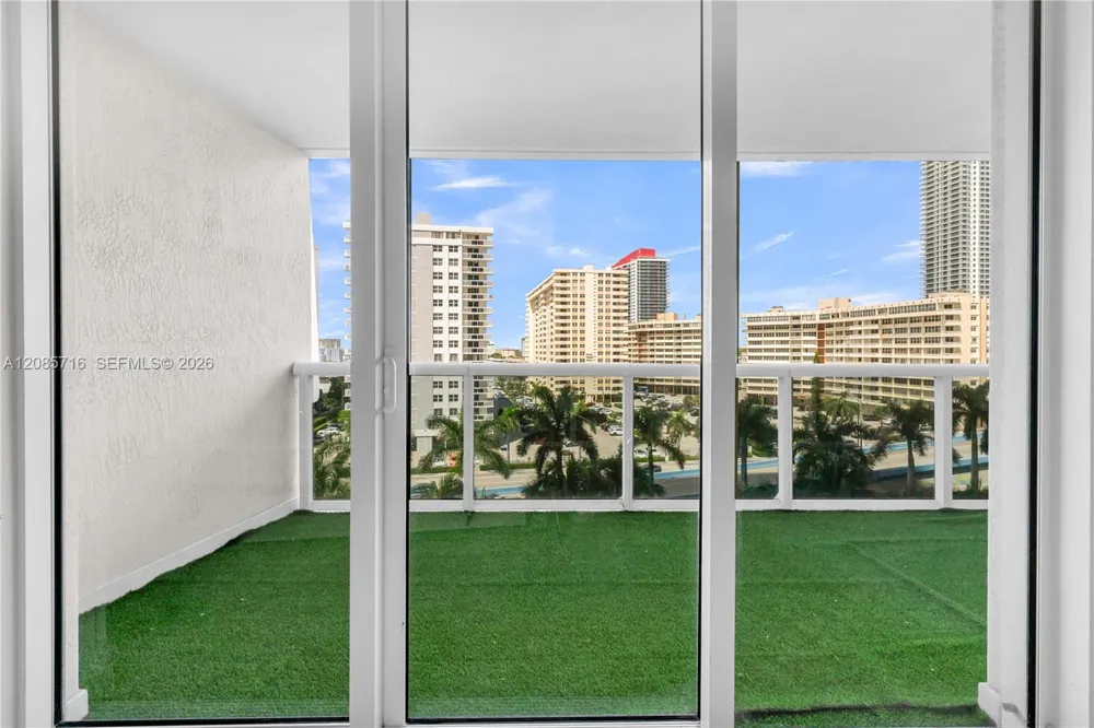 1850 S Ocean Dr #706 Hallandale Beach, FL 33009