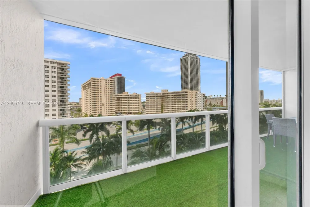 1850 S Ocean Dr #706 Hallandale Beach, FL 33009