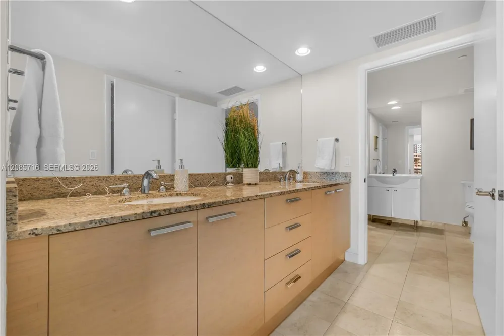 1850 S Ocean Dr #706 Hallandale Beach, FL 33009
