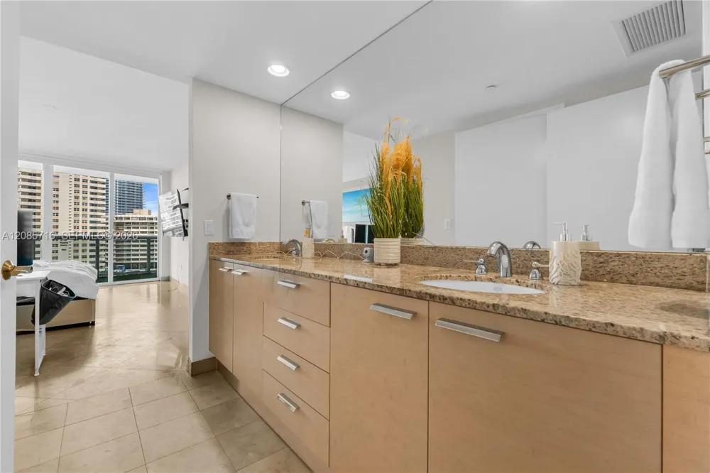 1850 S Ocean Dr #706 Hallandale Beach, FL 33009