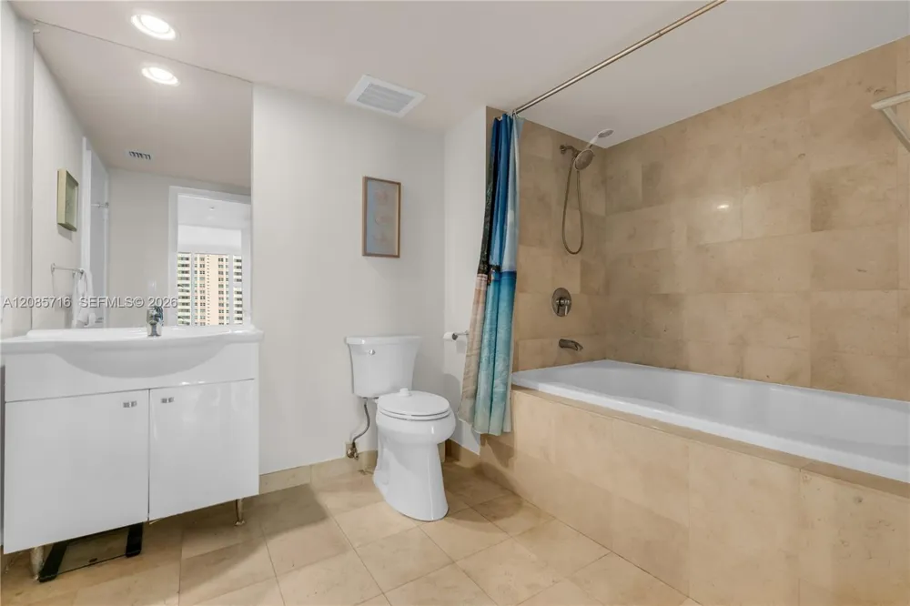 1850 S Ocean Dr #706 Hallandale Beach, FL 33009