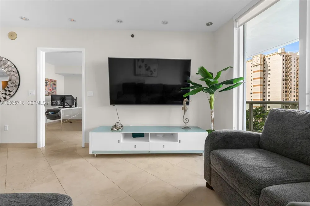 1850 S Ocean Dr #706 Hallandale Beach, FL 33009