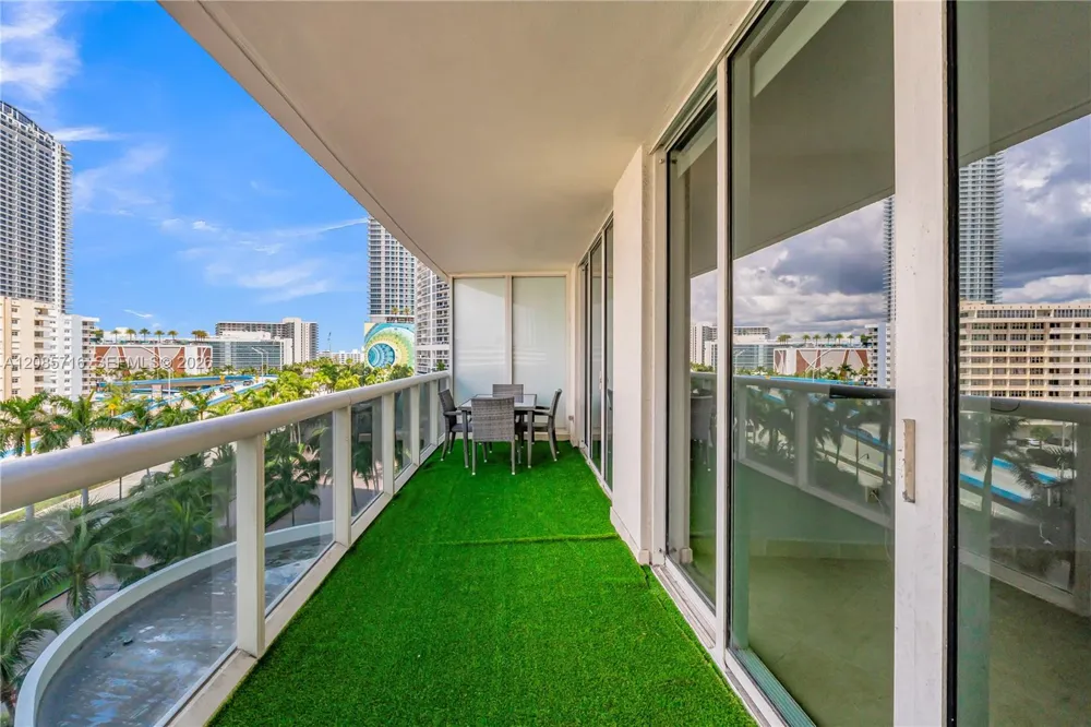 1850 S Ocean Dr #706 Hallandale Beach, FL 33009