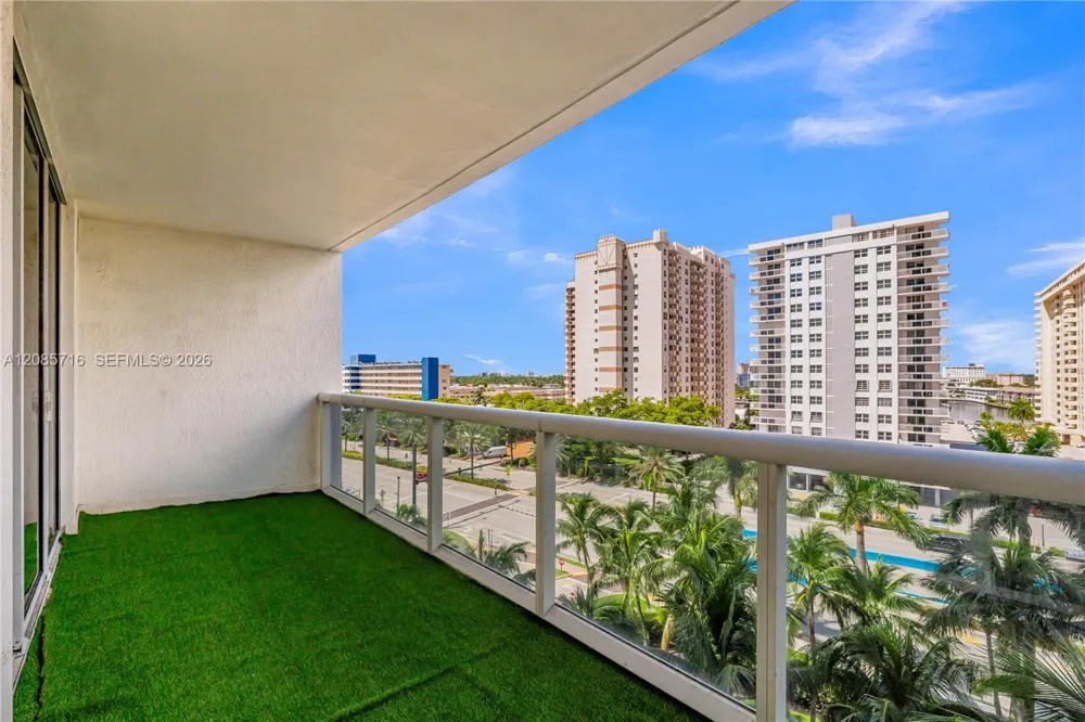 1850 S Ocean Dr #706 Hallandale Beach, FL 33009