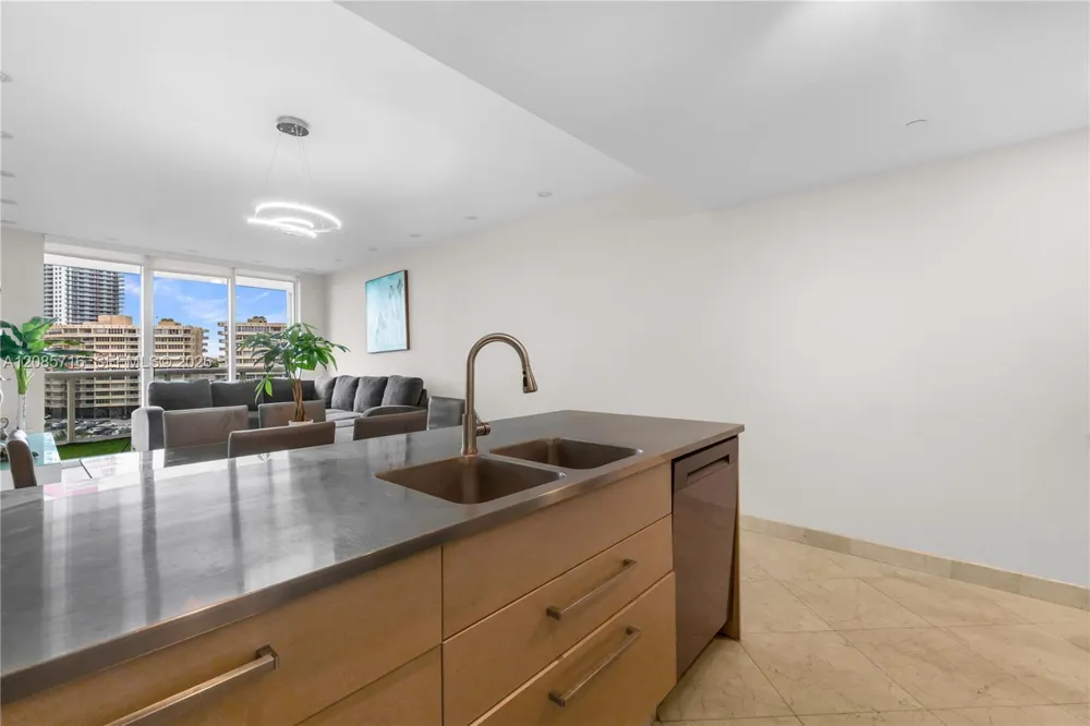 1850 S Ocean Dr #706 Hallandale Beach, FL 33009