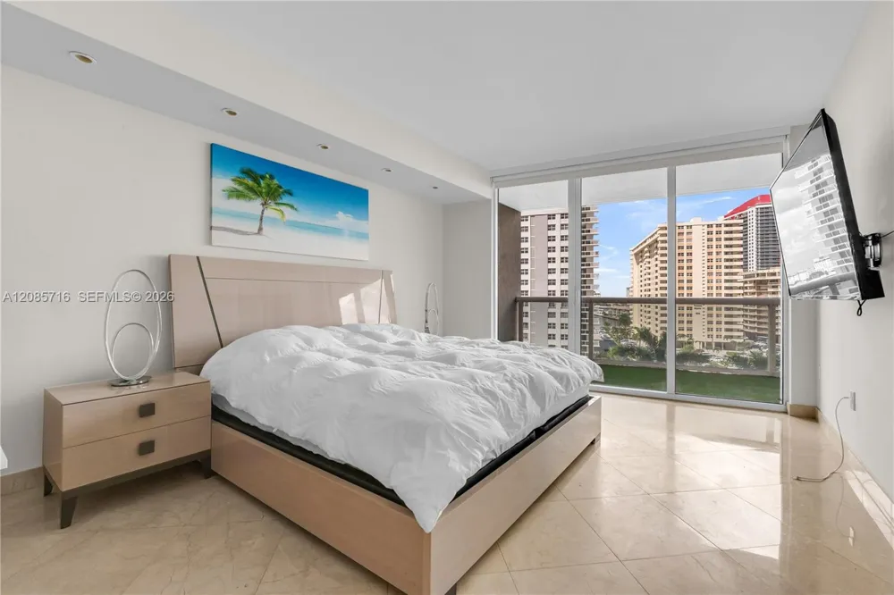 1850 S Ocean Dr #706 Hallandale Beach, FL 33009