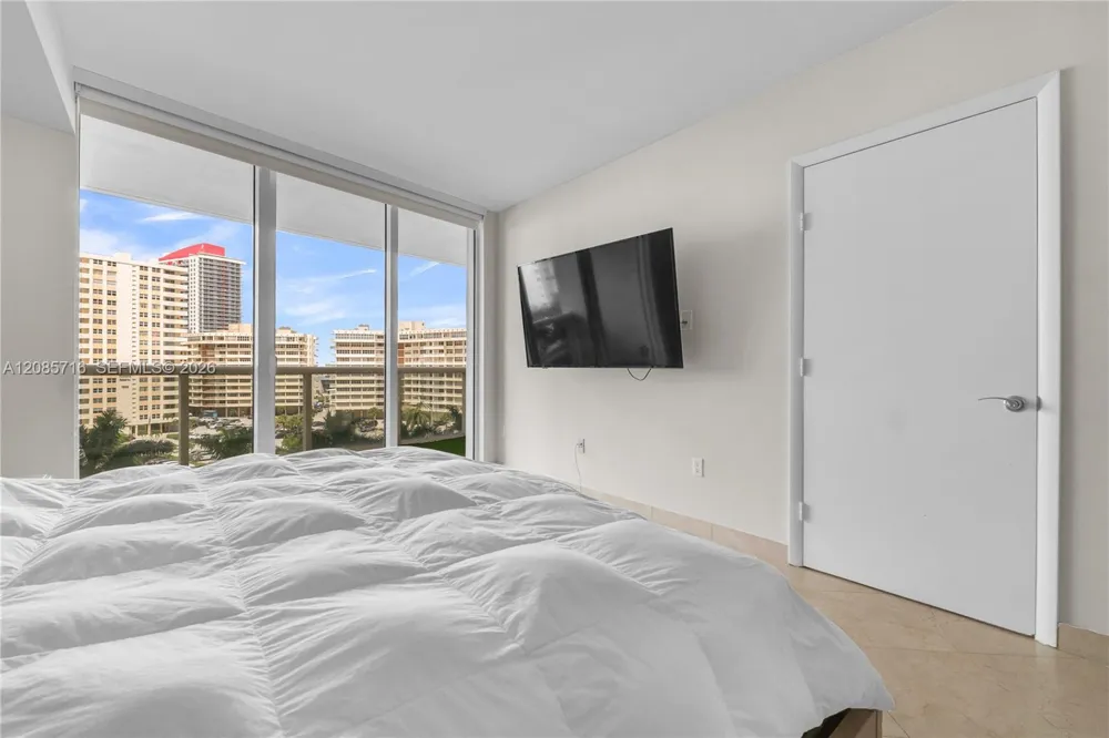 1850 S Ocean Dr #706 Hallandale Beach, FL 33009