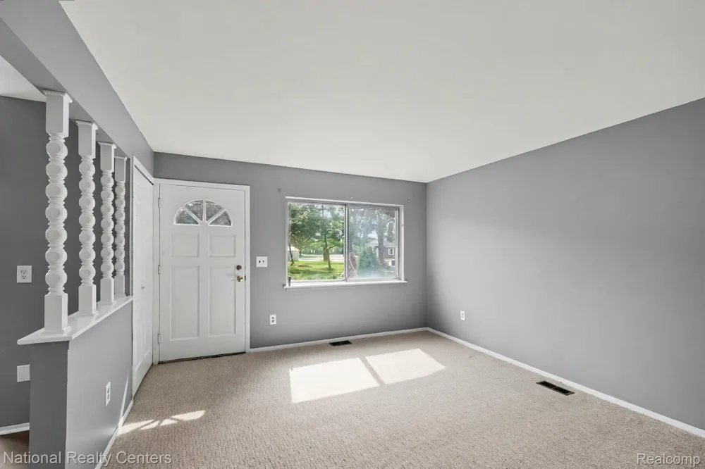 1069 Urbancrest Drive Troy City, MI 48083