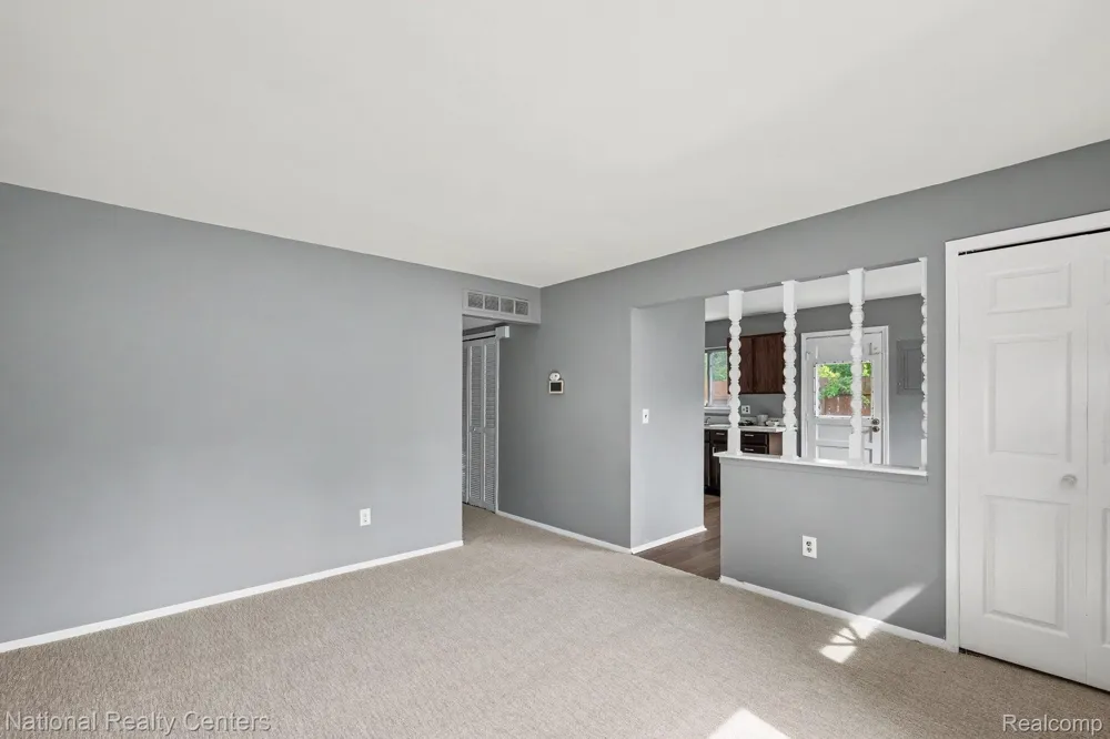 1069 Urbancrest Drive Troy City, MI 48083