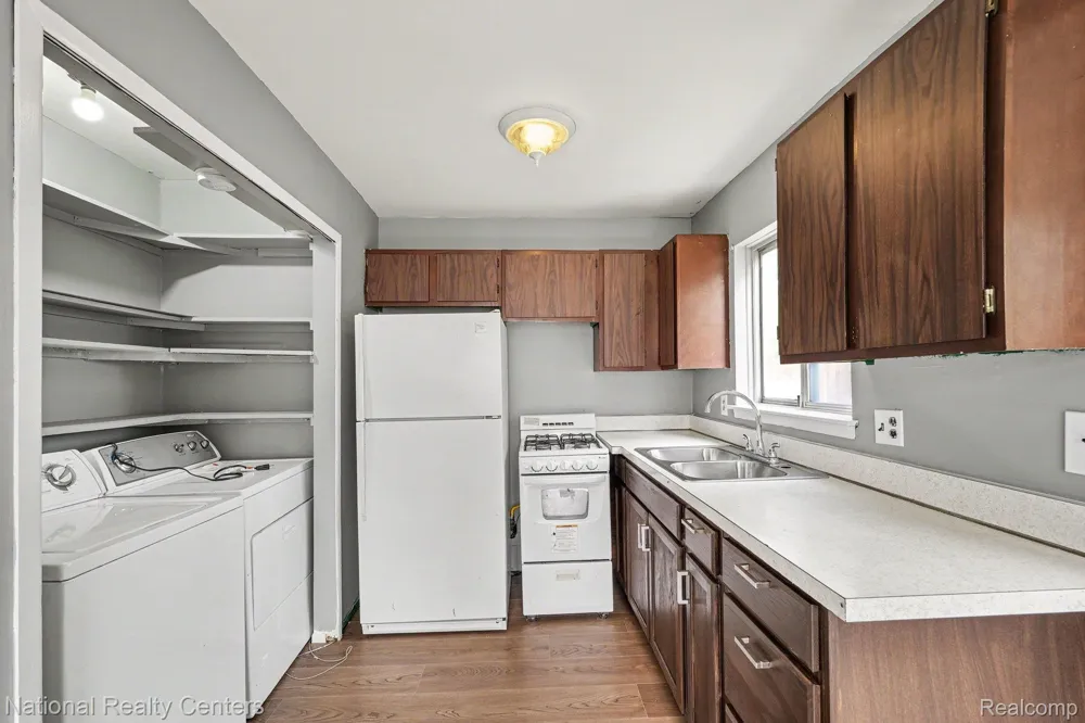 1069 Urbancrest Drive Troy City, MI 48083