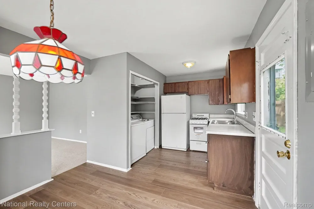 1069 Urbancrest Drive Troy City, MI 48083