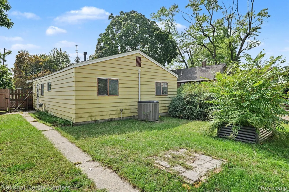 1069 Urbancrest Drive Troy City, MI 48083