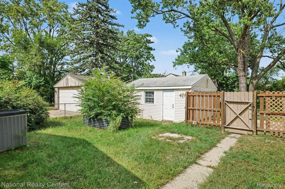 1069 Urbancrest Drive Troy City, MI 48083