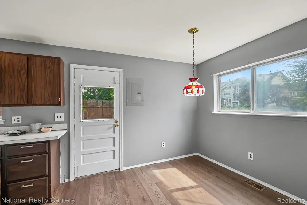 1069 Urbancrest Drive Troy City, MI 48083