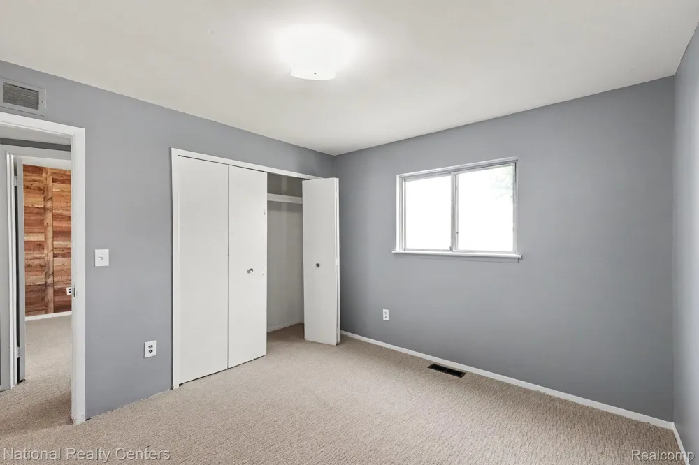 1069 Urbancrest Drive Troy City, MI 48083