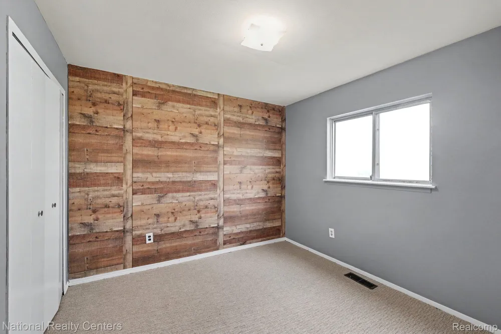 1069 Urbancrest Drive Troy City, MI 48083