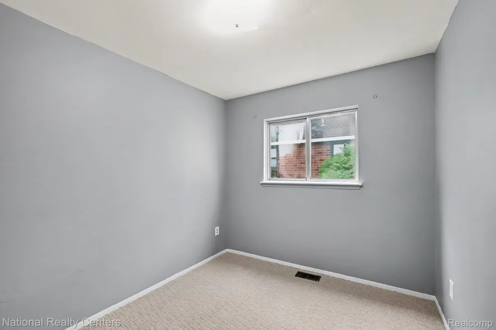 1069 Urbancrest Drive Troy City, MI 48083