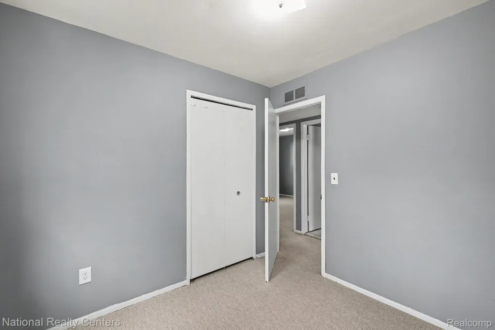 1069 Urbancrest Drive Troy City, MI 48083