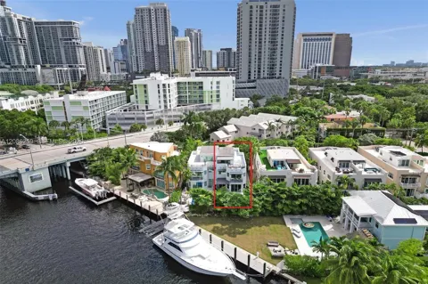 453 SW 5th Ave