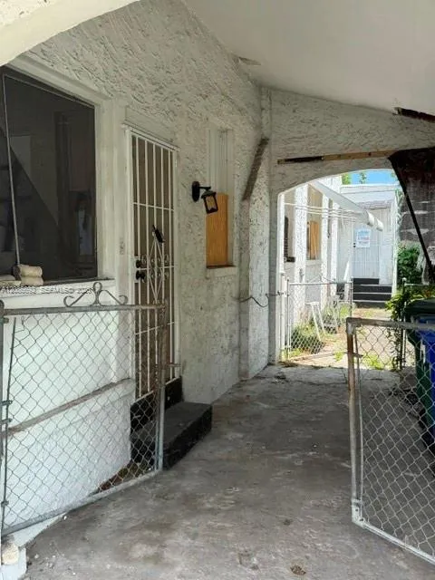 3322 SW 9th St Miami, FL 33135