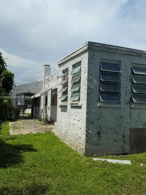 3322 SW 9th St Miami, FL 33135
