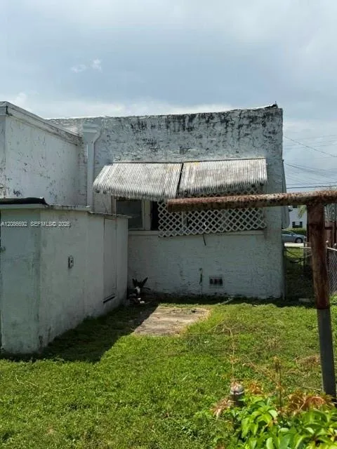 3322 SW 9th St Miami, FL 33135